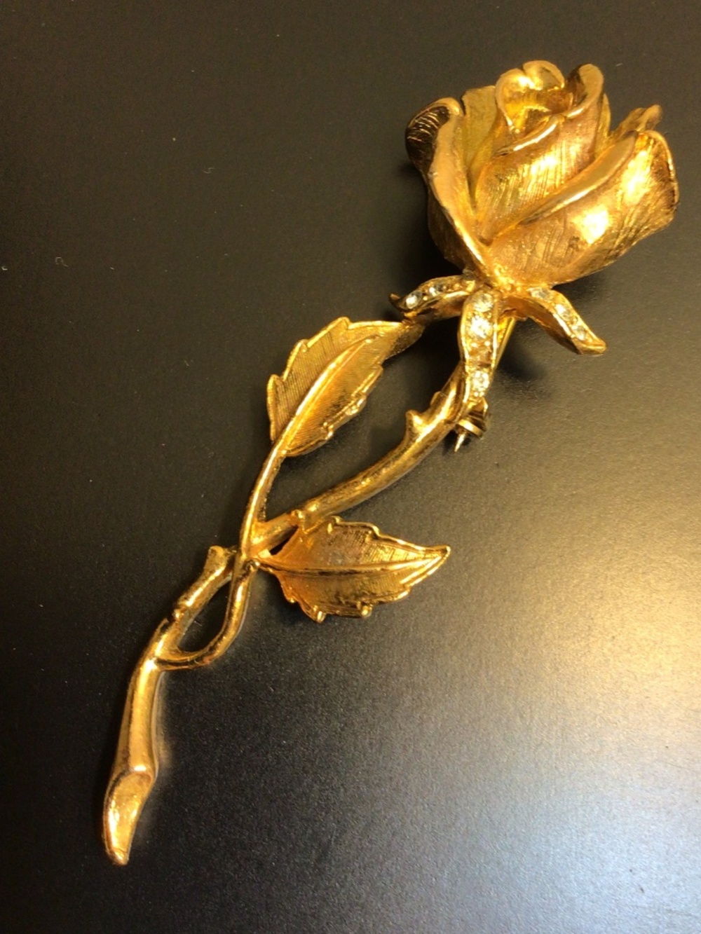 Vintage Gold Tone Long Stemmed Textured Rose Flower Brooch Pin Clear Rhinestones